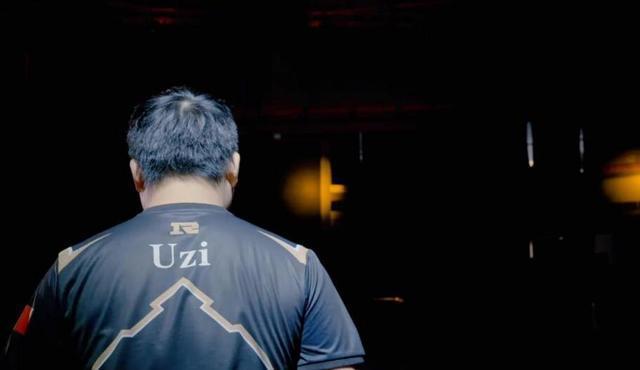 开云体育-FPX血洗NS，Uzi关键团战开团秒人顶尖较量成都决赛之夜，技惊四座