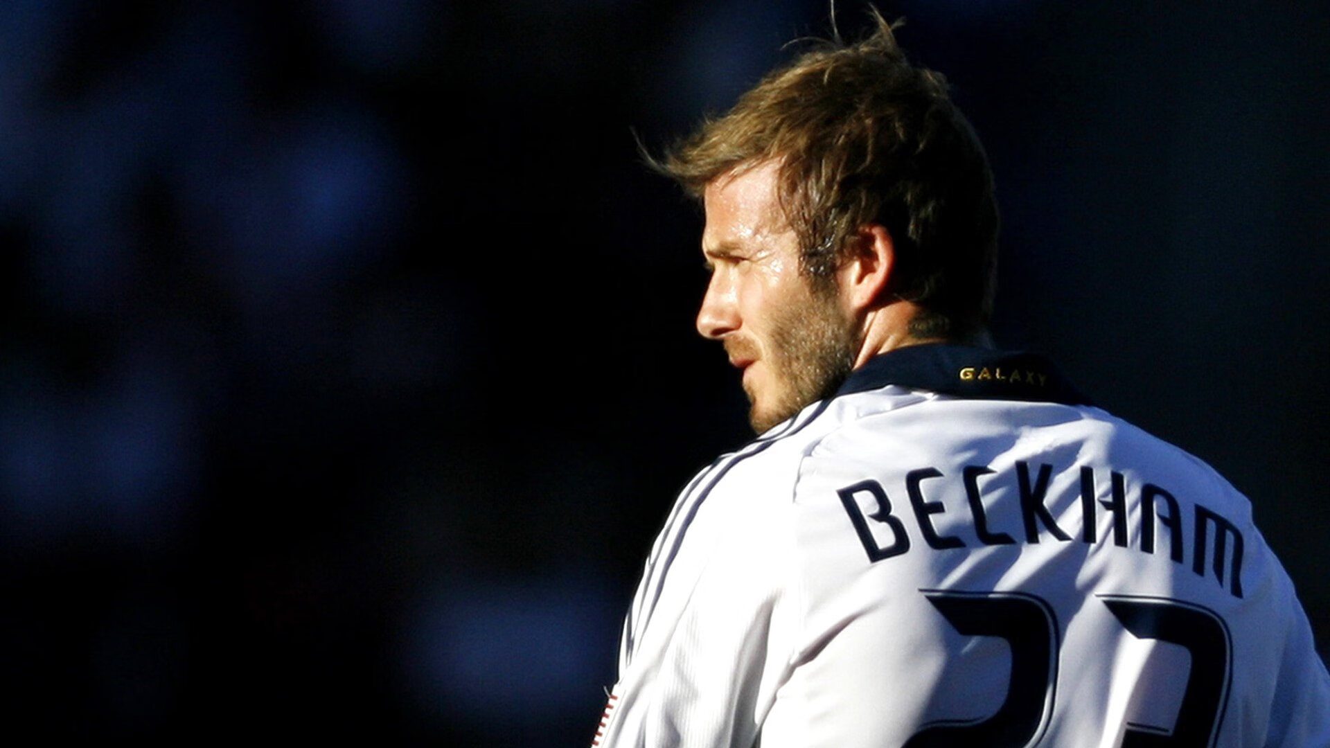 极限夜的双重奏，当F1引擎在巴林轰鸣，奥斯梅恩在绿茵场改写历史