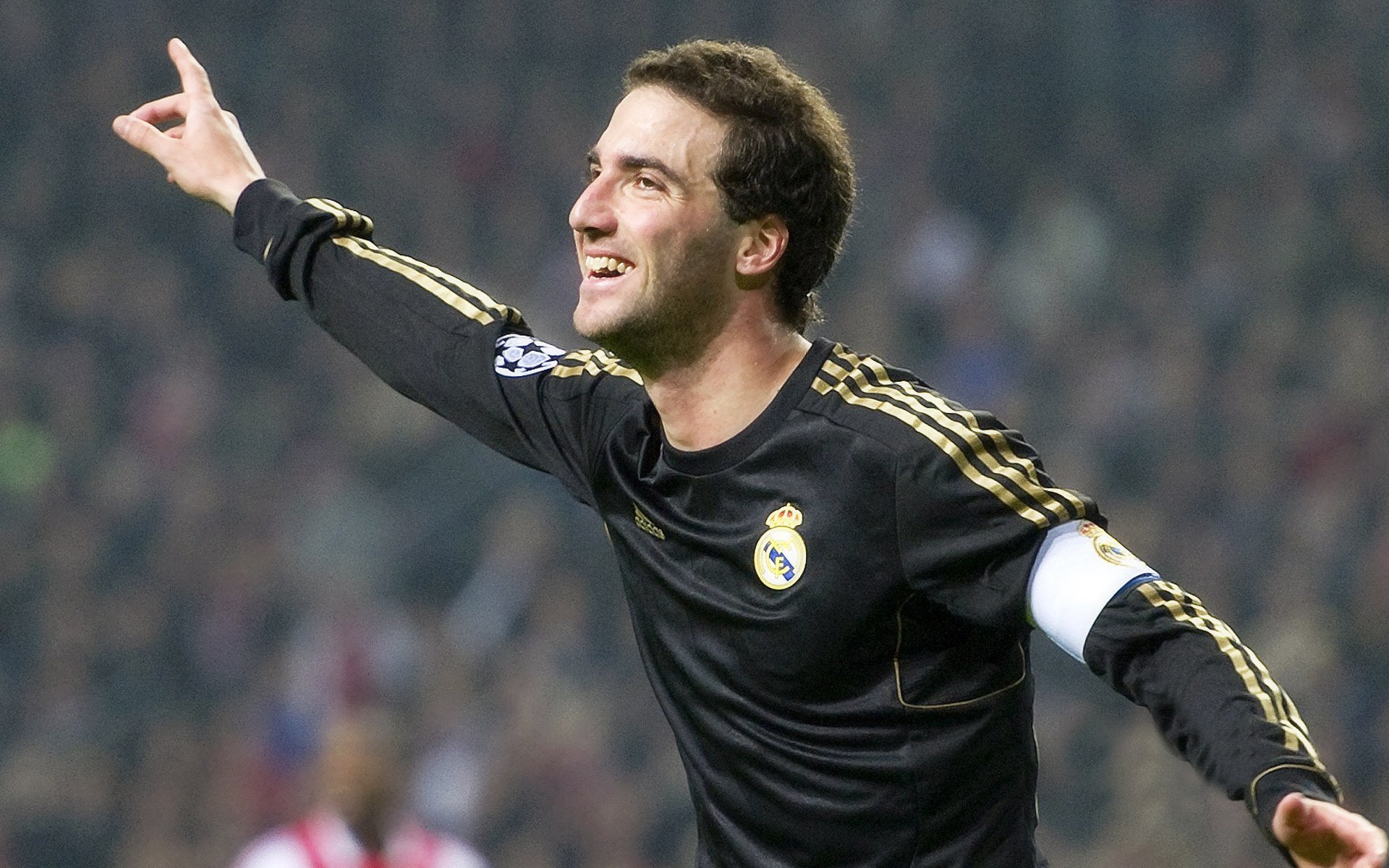 德甲新王的洪都拉斯风暴,法比尼奥如何成为关键先生?